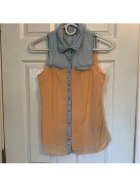 XS Guess Peach and blue sleeveless blouse